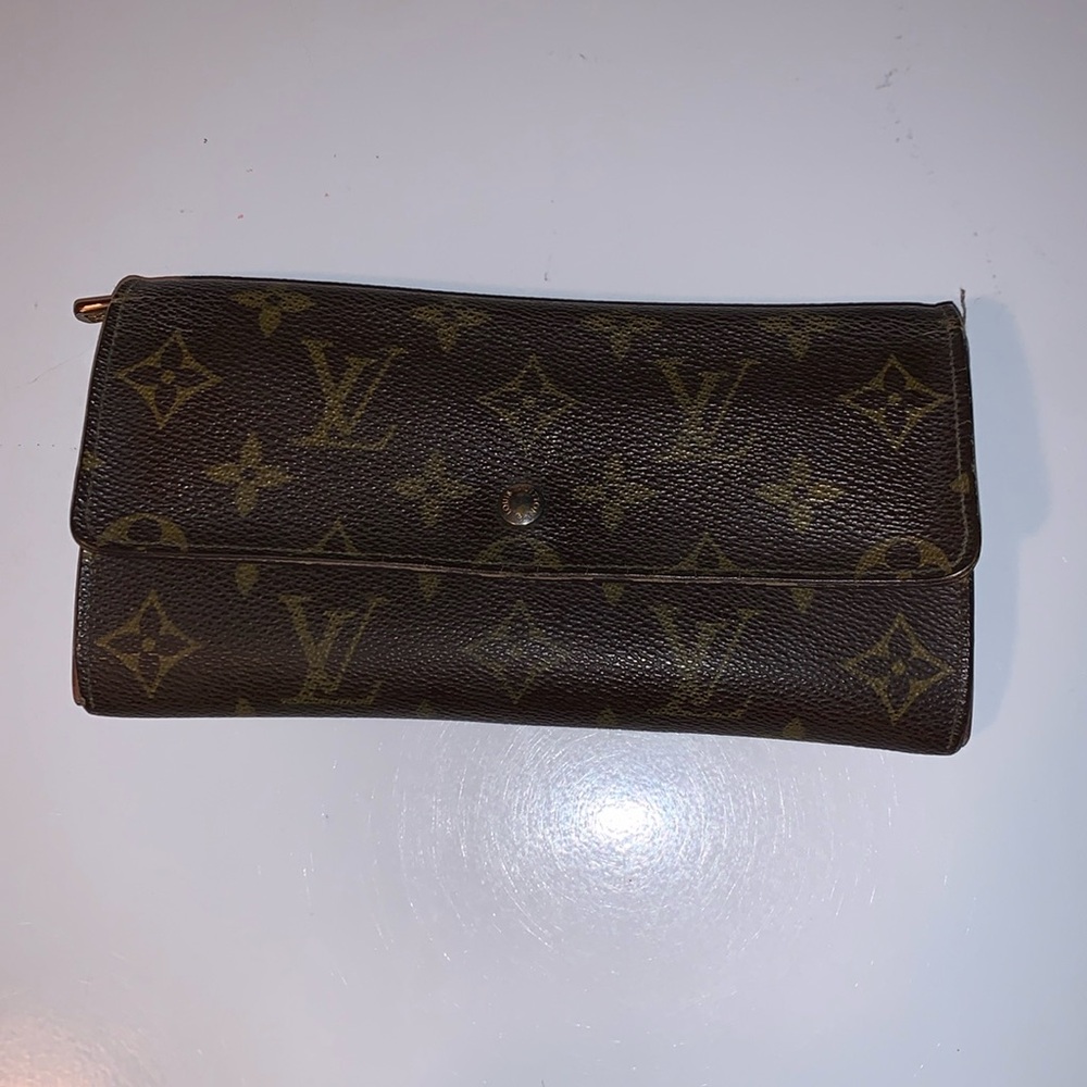 LV MONOGRAM SARAH WALLET